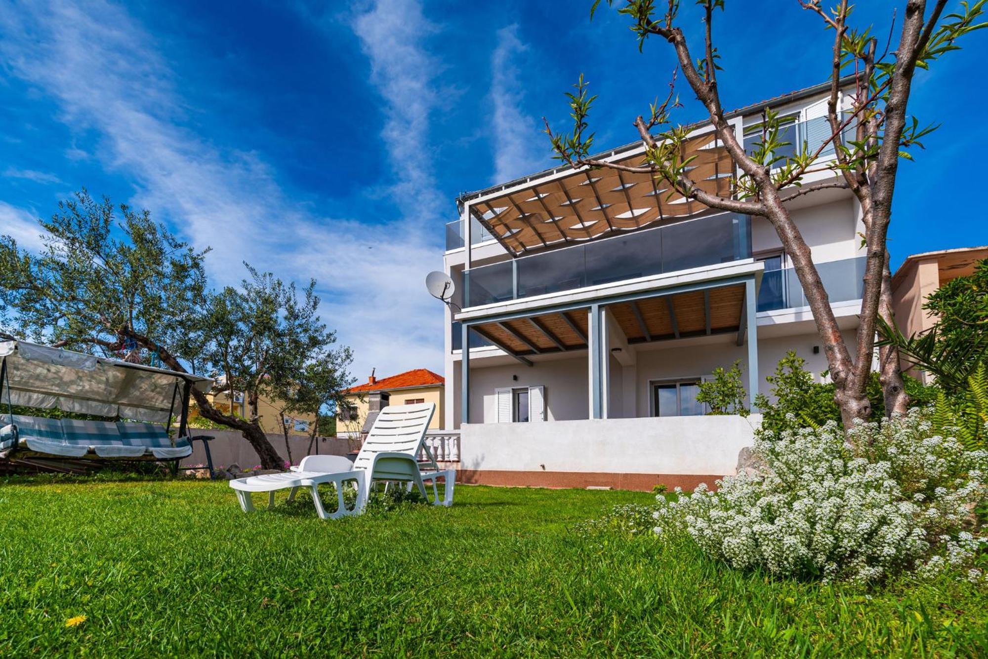 Apartment Lucija Mari *